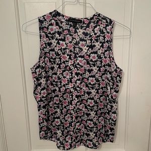 Banana Republic V-neck sleeveless blouse